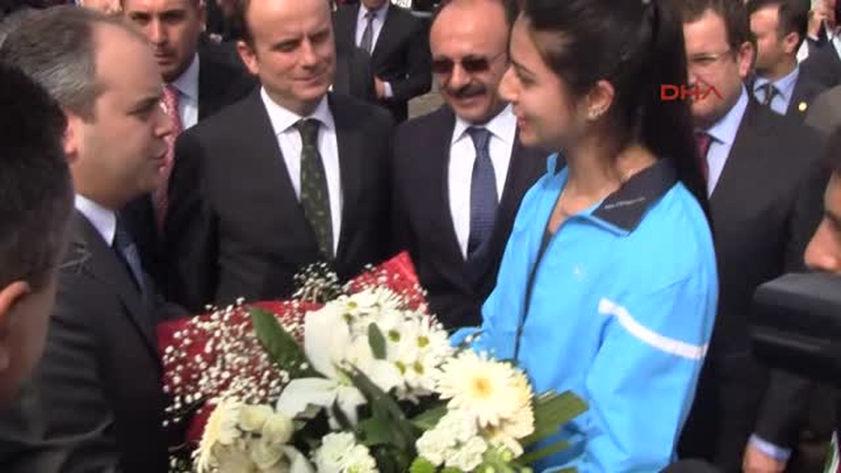 Bakan Akif Çağatay Kılıç, Gençlik Merkezi Açtı