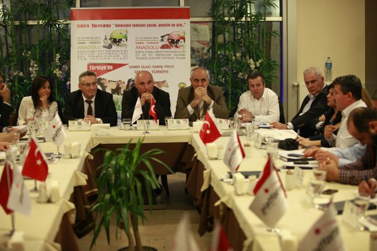 Bakan Eker\'e Canlı Hayvan Fuarı Sunumu