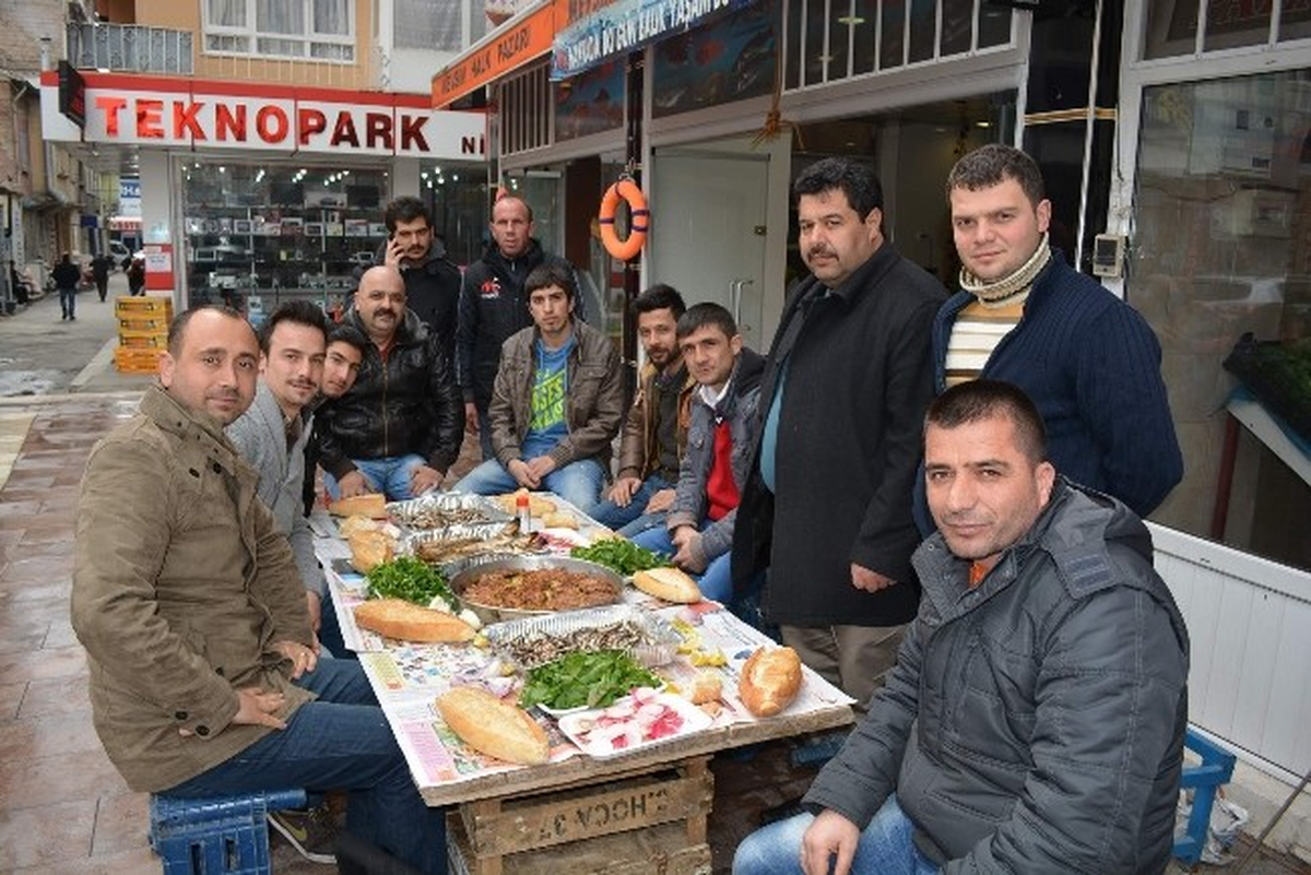 Balıkçılardan Gazetecilere Balık İkramı