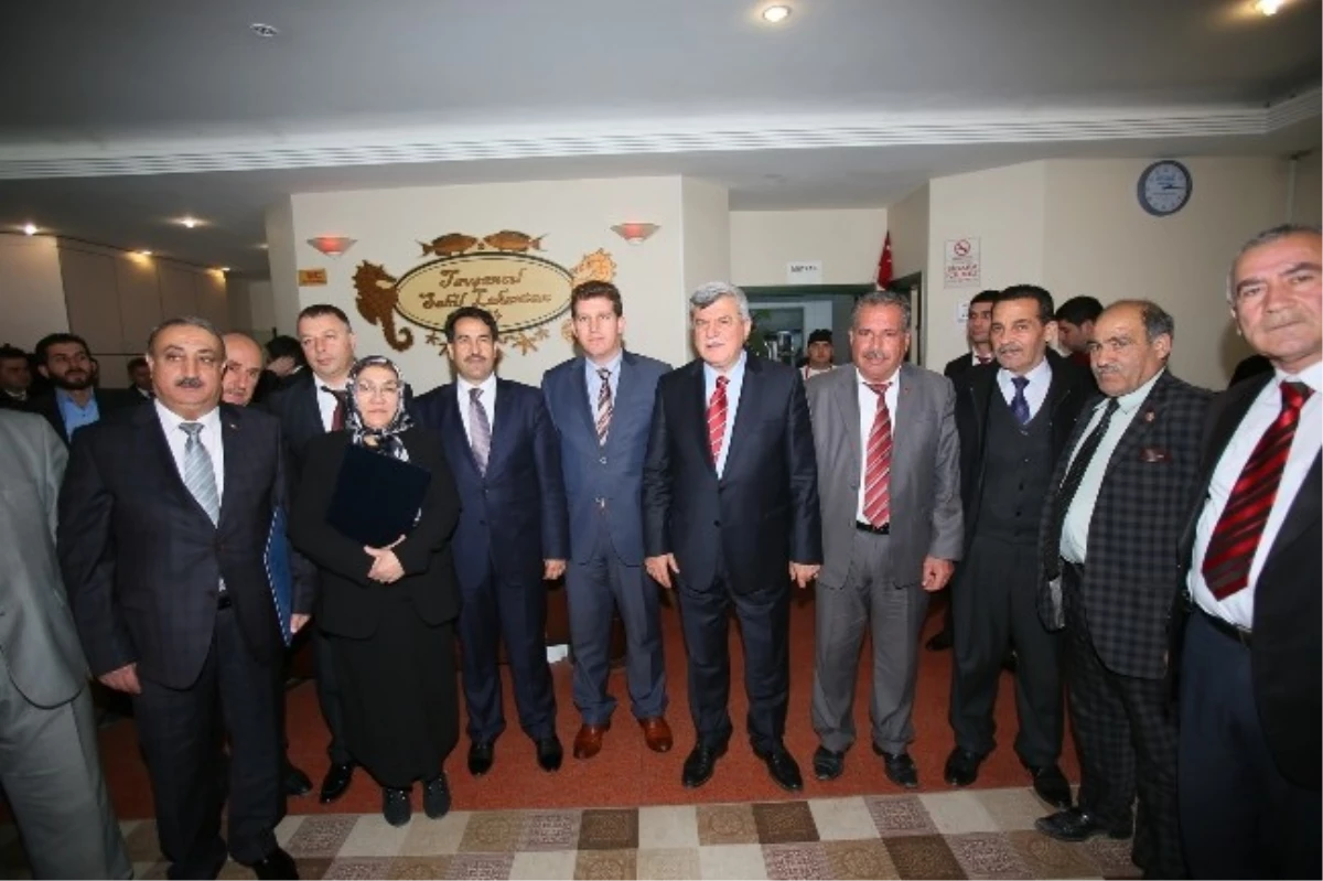 Başkan Karaosmanoğlu Dilovası\'nda Muhtarlarla Bir Araya Geldi