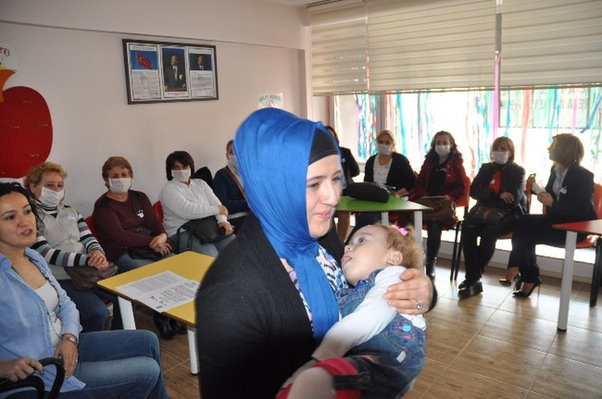 Dünya Ender Hastalıklar Günü\'nde Mavi Kurdele Taktılar