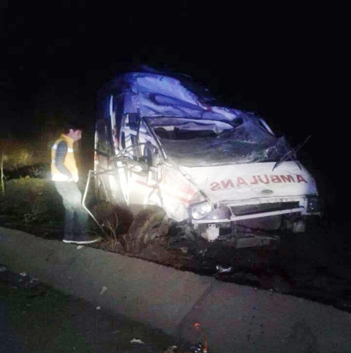 Elazığ\'da Ambulans Kaza Yaptı: 3 Yaralı