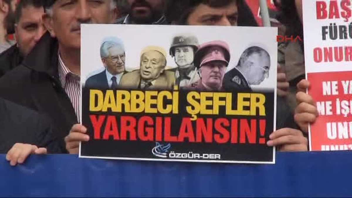 Fatih\'te "28 Şubat" Protestosu