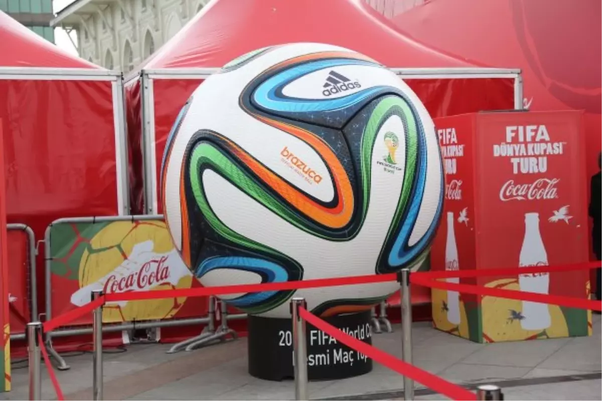 FIFA Dünya Kupası, İstanbul\'da Büyük İlgi Gördü