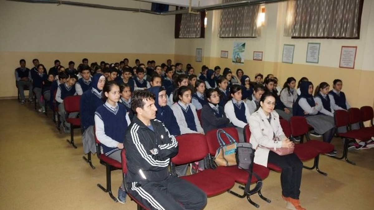 Siirt\'te Güvenli Hayat Güvenli İnternet Semineri Verildi