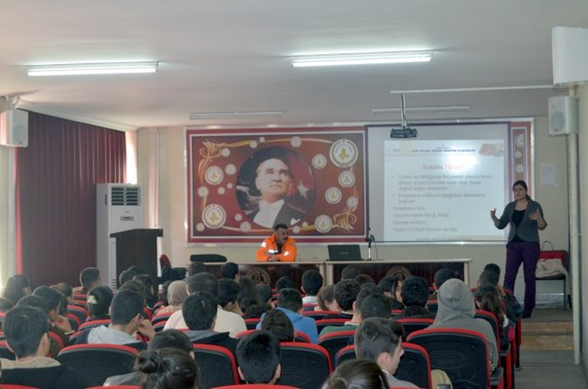 Gençlik Merkezi\'nden İlk Yardım Semineri
