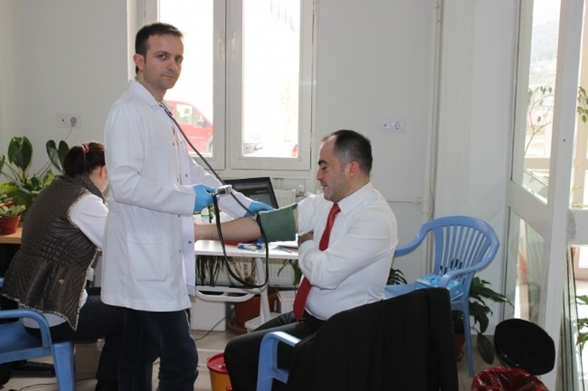 Gümüşhane\'de Sağlık Çalışanları Kan Verdi
