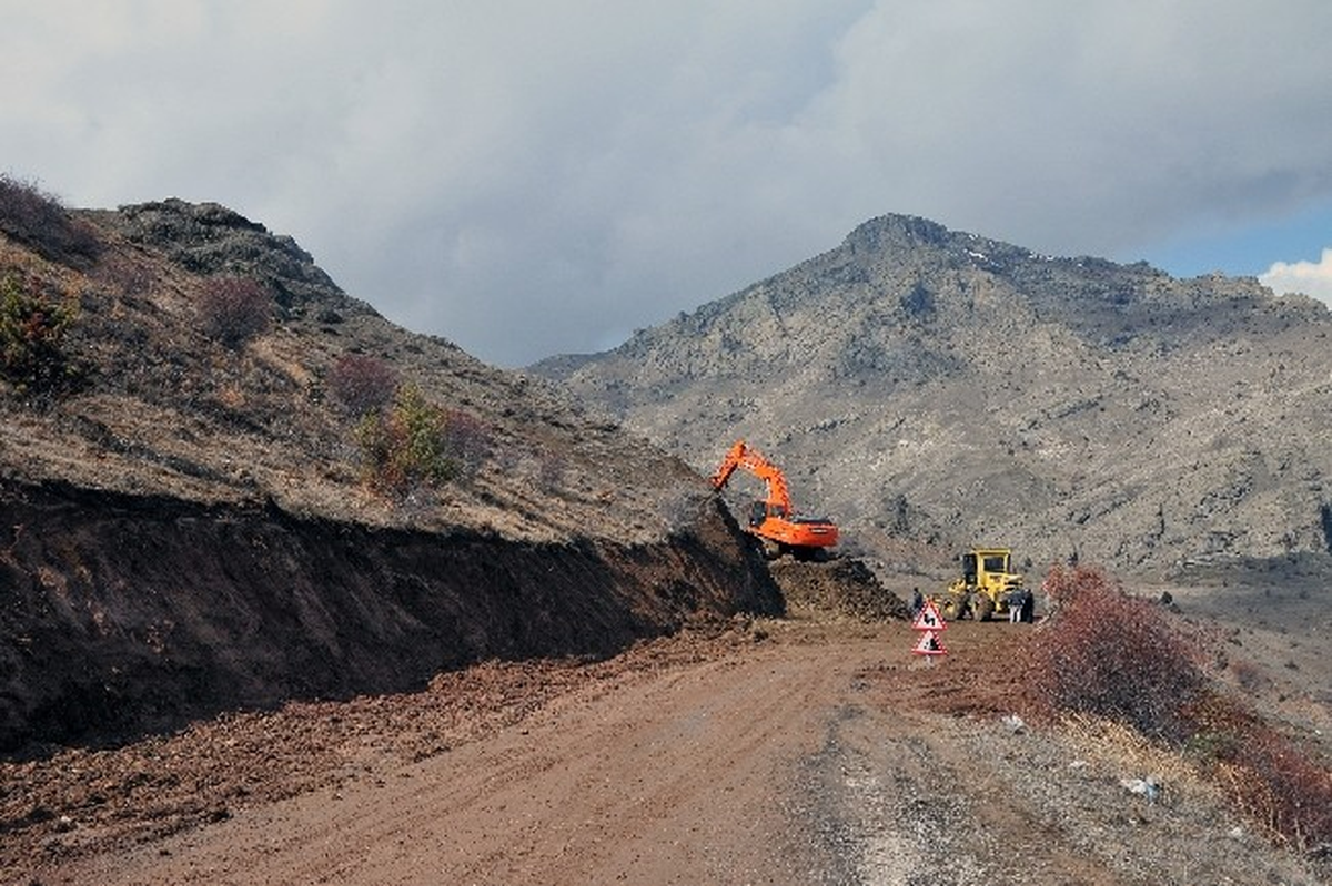 Gümüşhane Özel İdaresi Canca Kalesi Yolunda Onarım Yapıyor