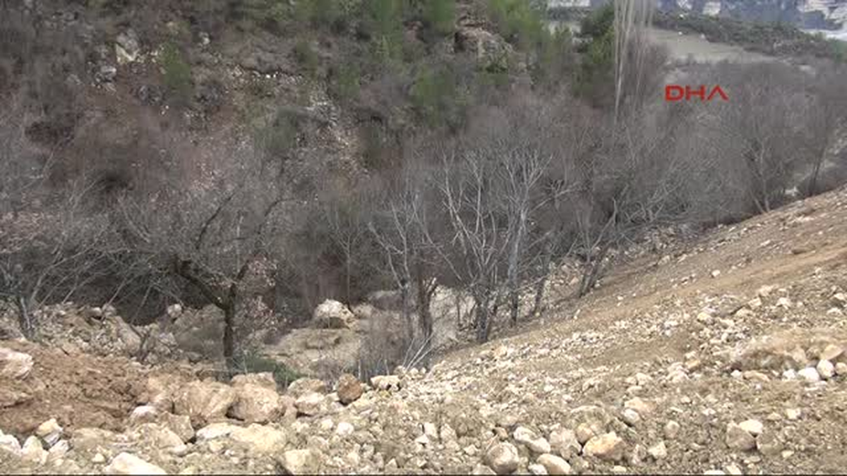 Hes İnşaatı Hafriyatı Köylünün Arazisine Döküldü