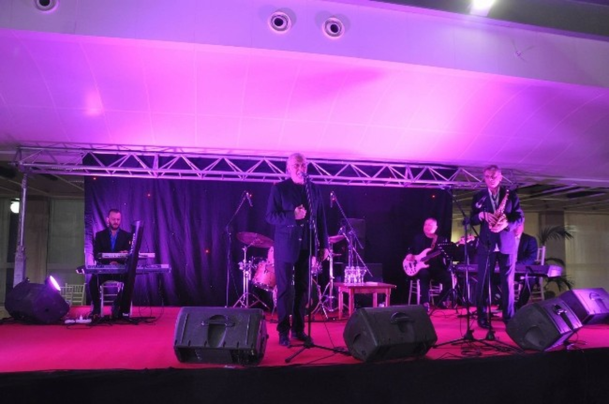 İlhan Şeşen Bursa\'da Konser Verdi