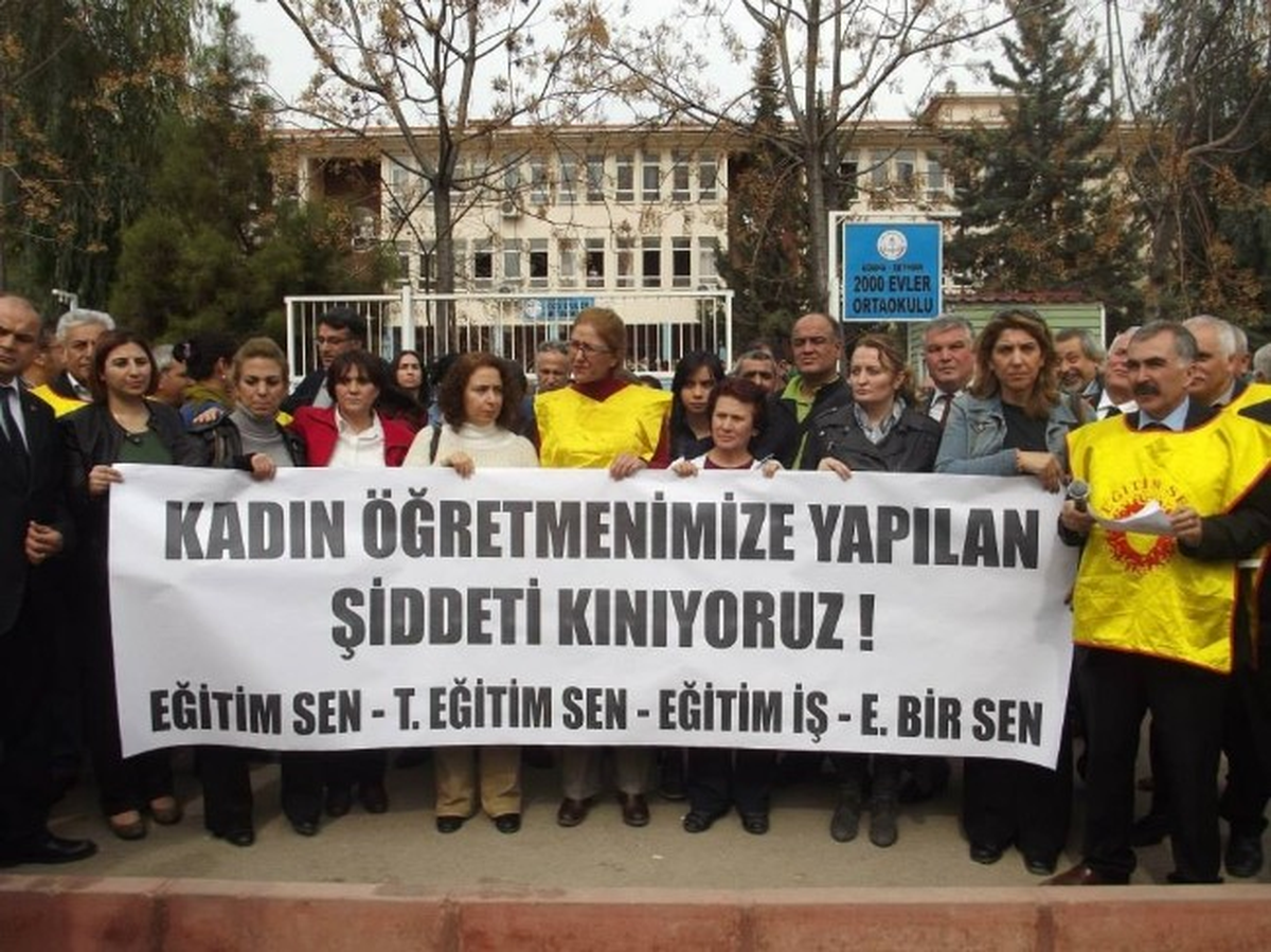 Kadın Öğretmenin Darp Edilmesi Protesto Edildi
