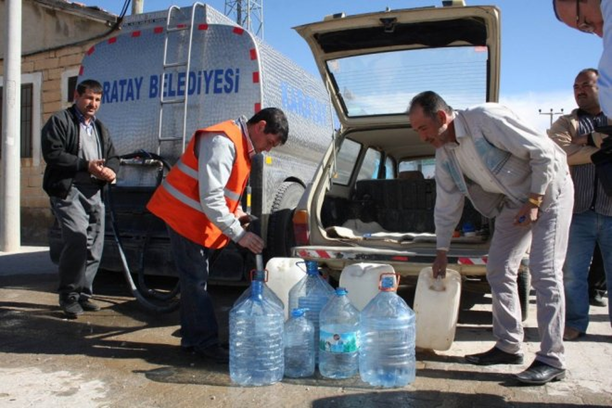 Karatay\'ın Köylerine Tanker ile Tatlı Su Taşınıyor