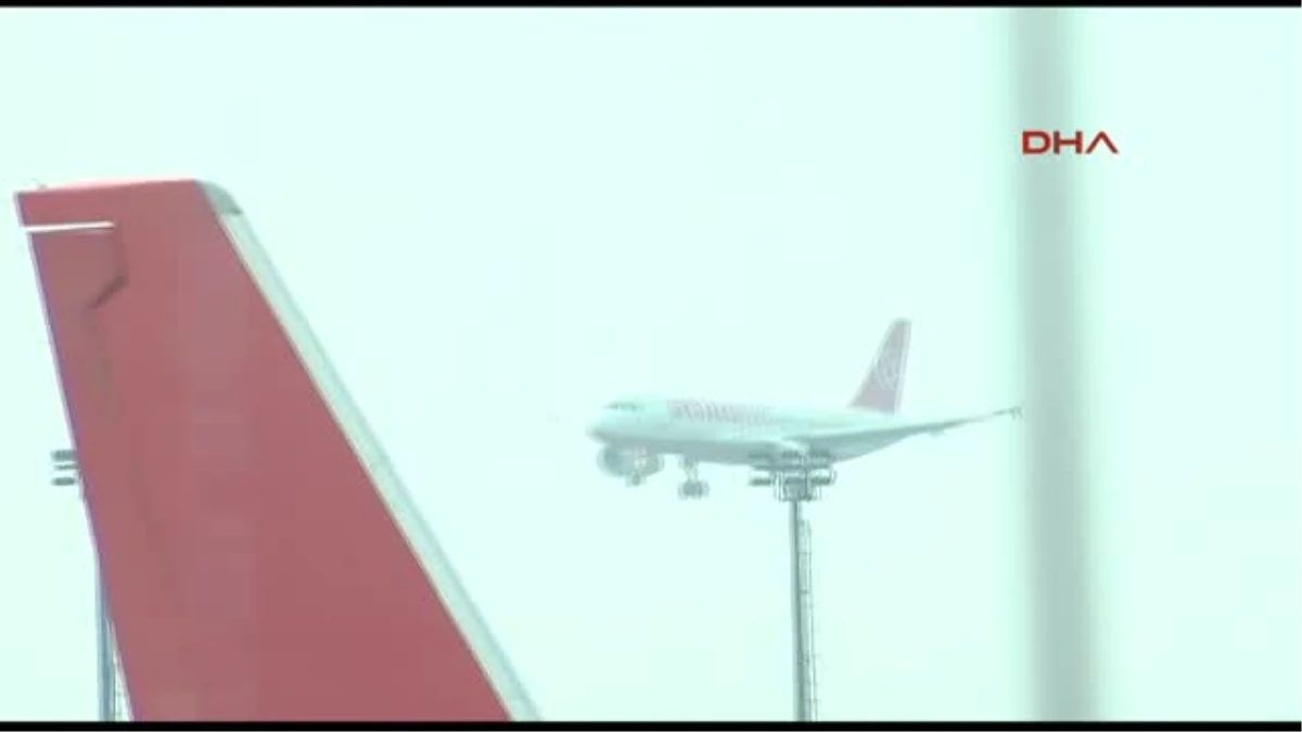 Kırım\'a İnemeyen Atlasjet Uçağı Geri Döndü