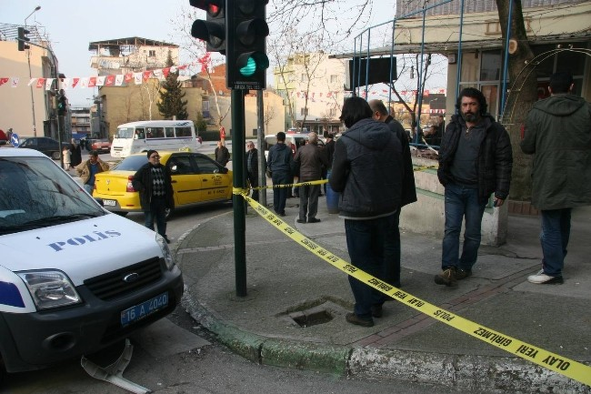 Bursa\'da Komşuların Ev Satışı Kavgasında Silahlar Konuştu