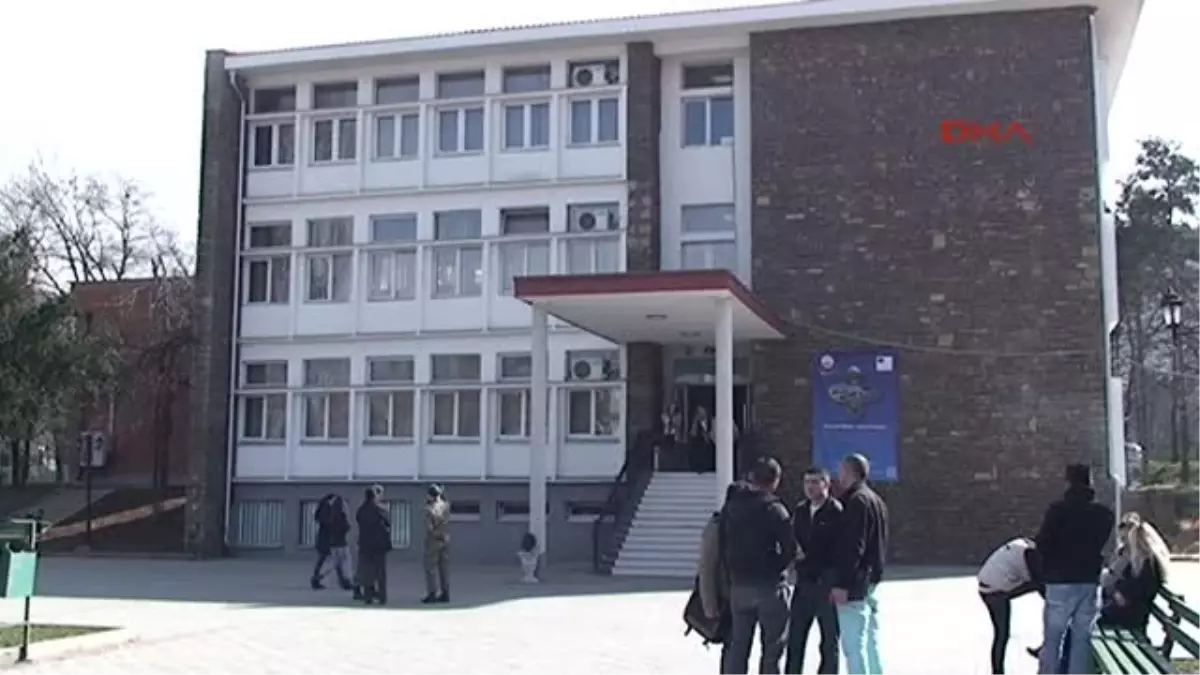 Kosova\'da Görev Yapan Türk Askeri Prizren Kamu Üniversitesi\'ne Modern Donanımlı Kütüphane Yaptı