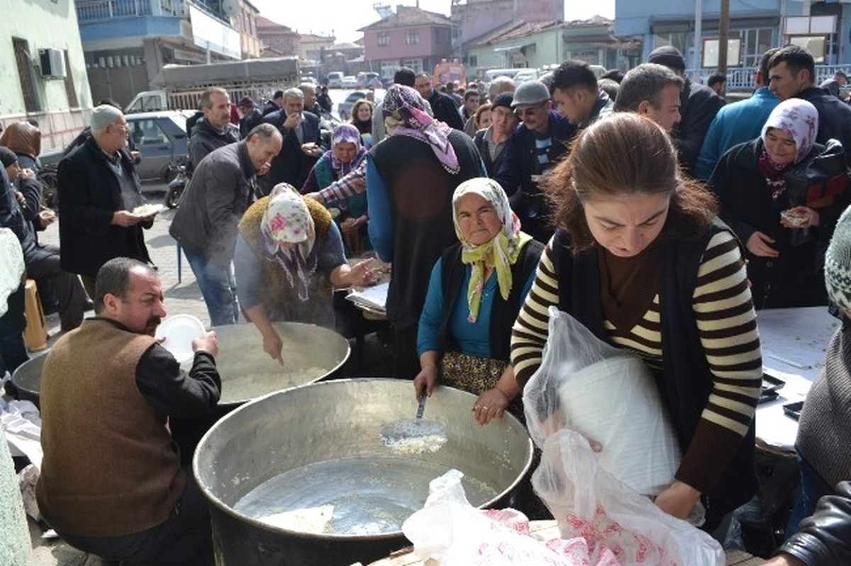 Kula\'da Mahalleli Yağmur Duasına Çıktı