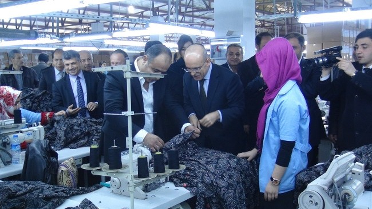 Maliye Bakanı Şimşek, Biçki Dikiş Makinesini Kullandı