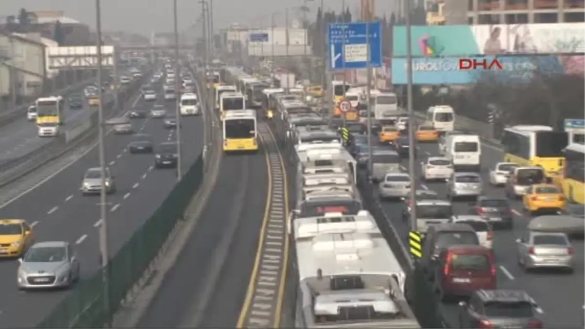 Metrobüs Arızalanınca Yoğunluk Yaşandı