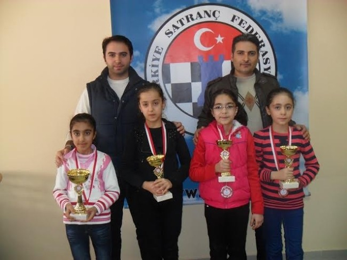 Minikler Satrançta Keban İlçesinden Atatürk Okulu Birinci Oldu