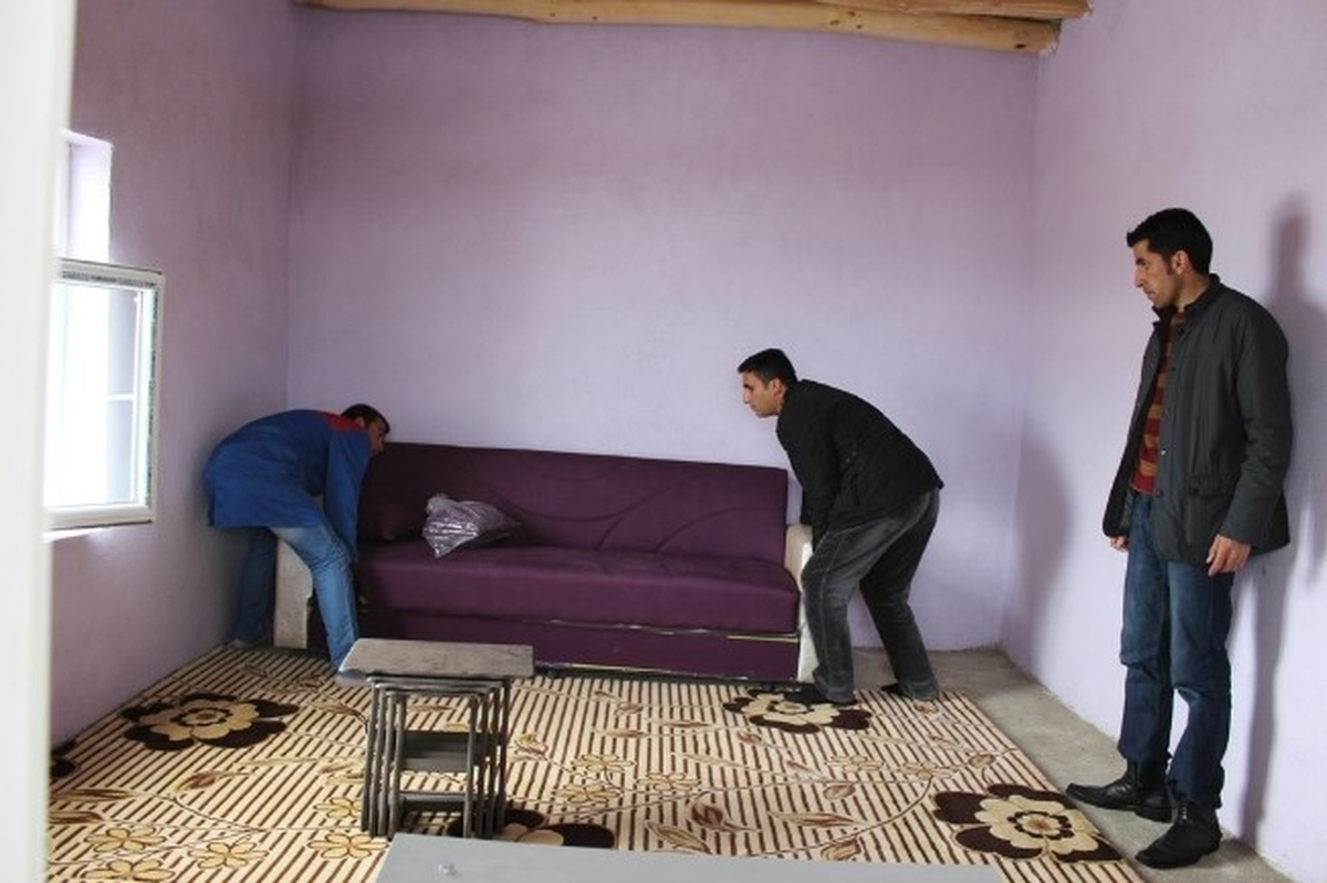 Özalp Kaymakamlığından Engelli Aileye Ev Eşyası Yardımı