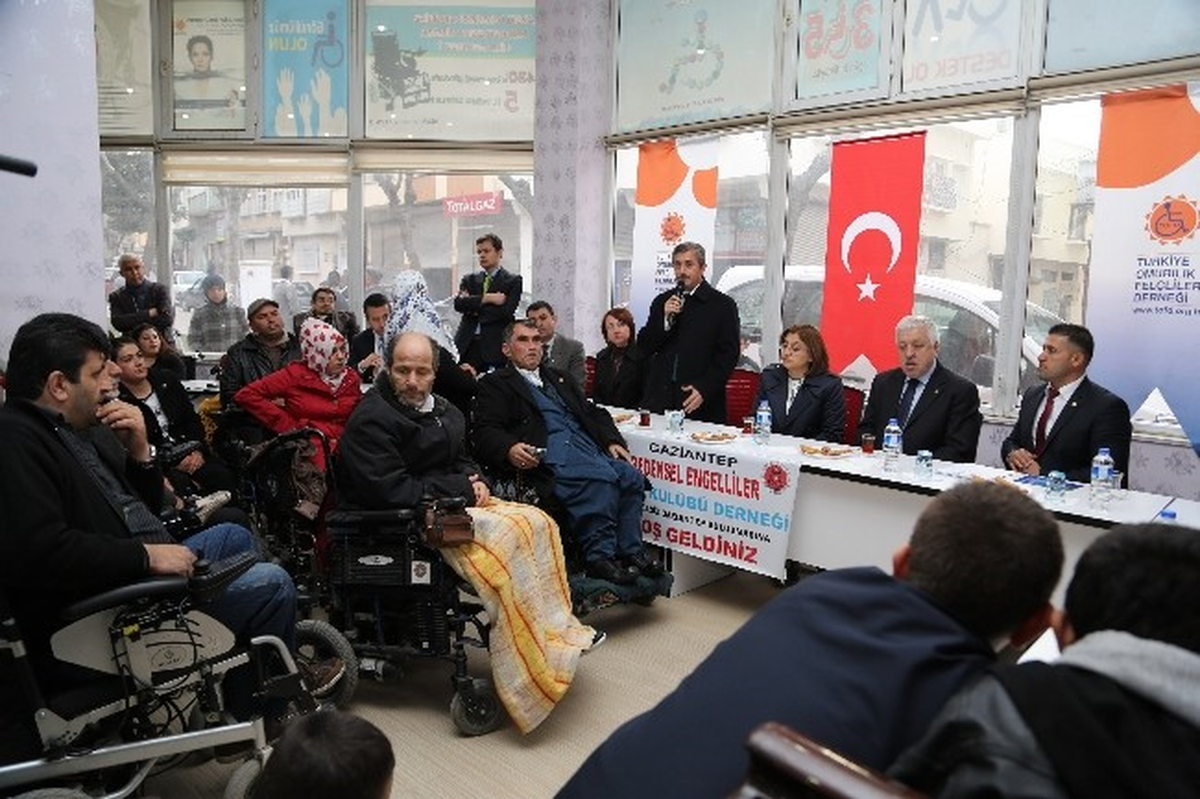 Şahin ve Tahmazoğlu\'na Davullu Zurnalı Karşılama