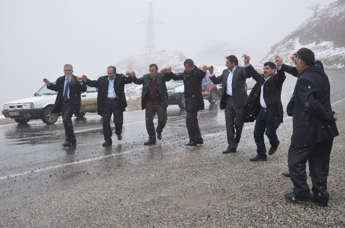 Mehmet Sekmen\'e Halaylı Karşılama