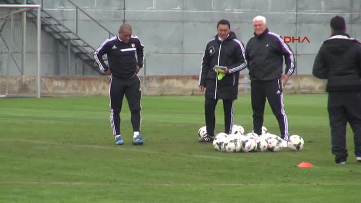 Sivasspor Teknik Direktörü Roberto Carlos, 6 Maçlık Cezaya İtiraz Edeceğiz