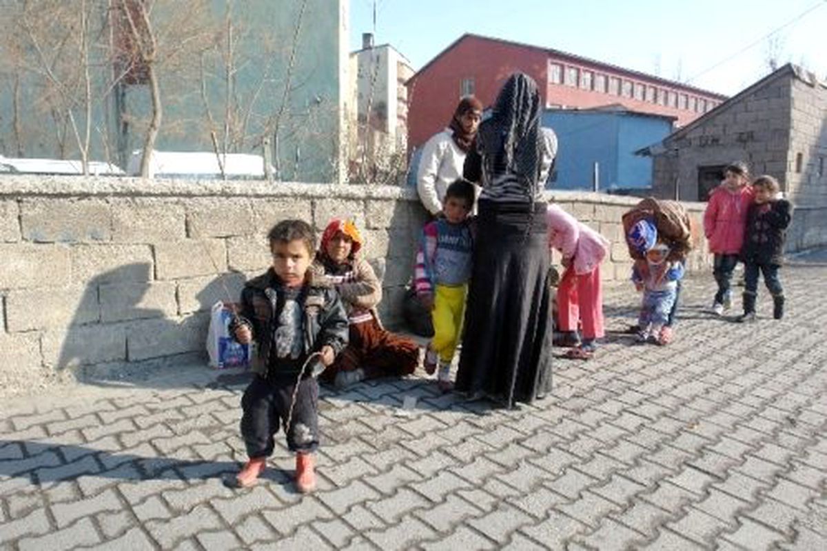 Üçüzler Yardım Bekliyor