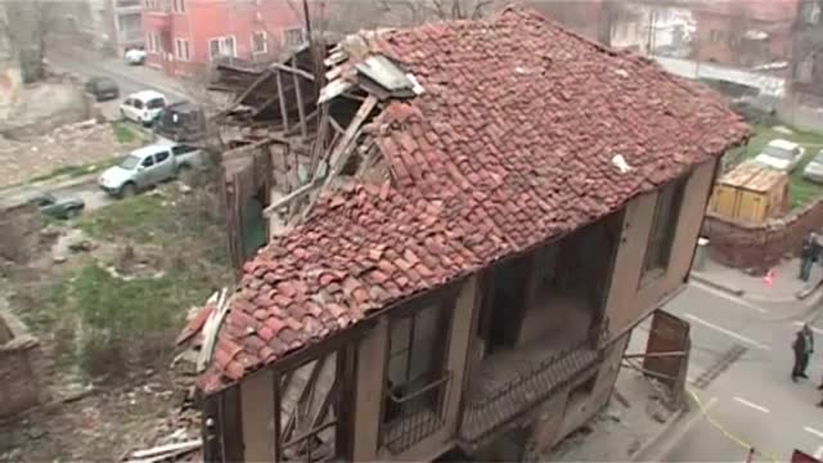 Tarihi Konak Yakacak Oldu