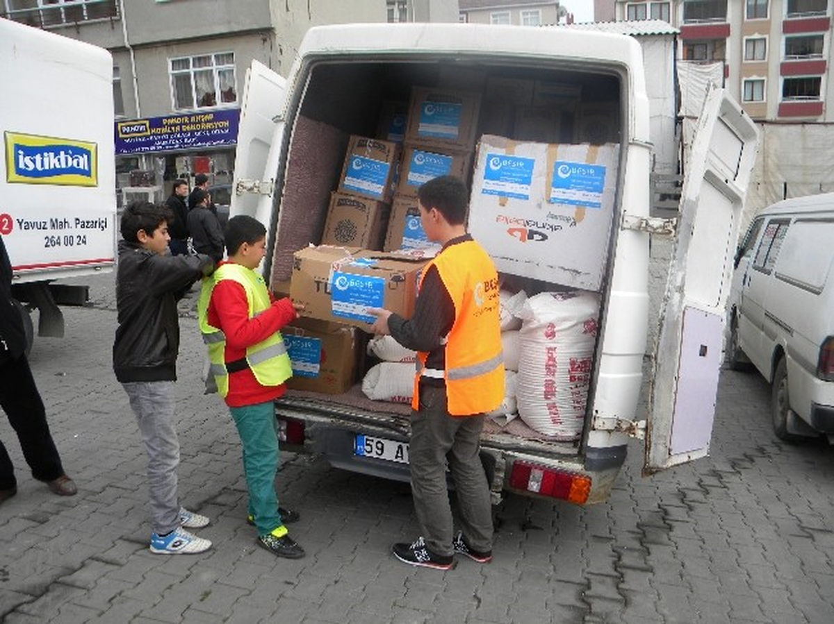 Tekirdağ Beşir Derneği Suriyelilere Yardım Gönderdi
