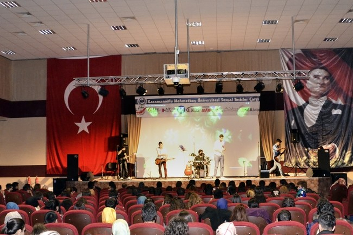 Üniversite Öğrencilerinden Yüksek Rock\'ım Konseri