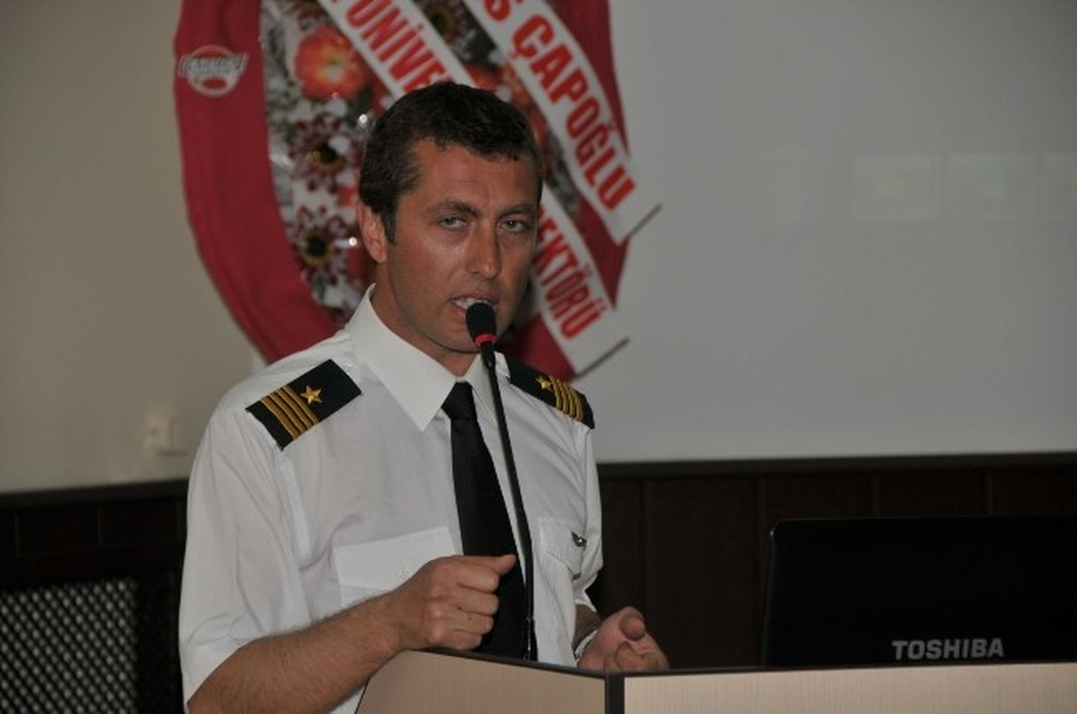 Ünlü Paraşüt Akrobasi Pilotu Üniversitelilerle Buluştu