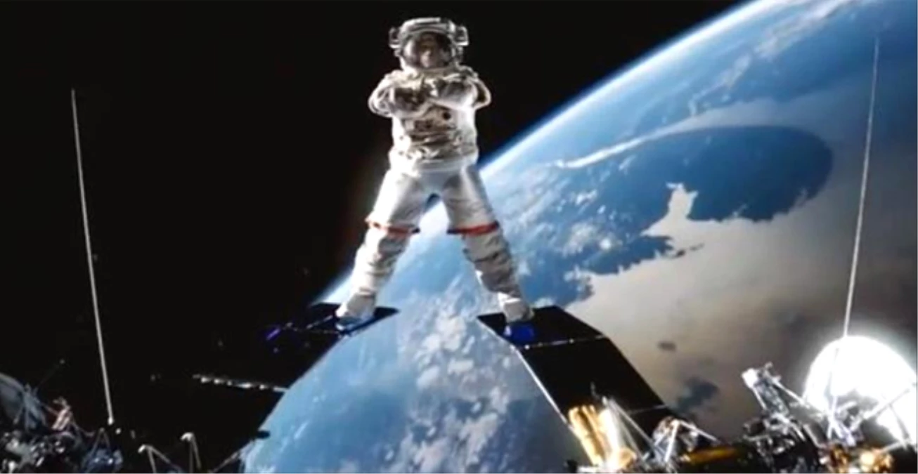 Van Damme Bu Kez Uzayda Bacak Ayırdı