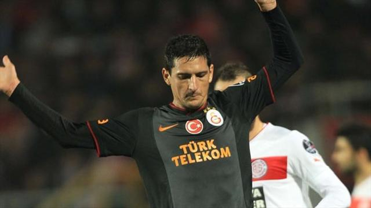 Galatasaray\'da Burdisso, Mancini\'nin Gözünden Düştü