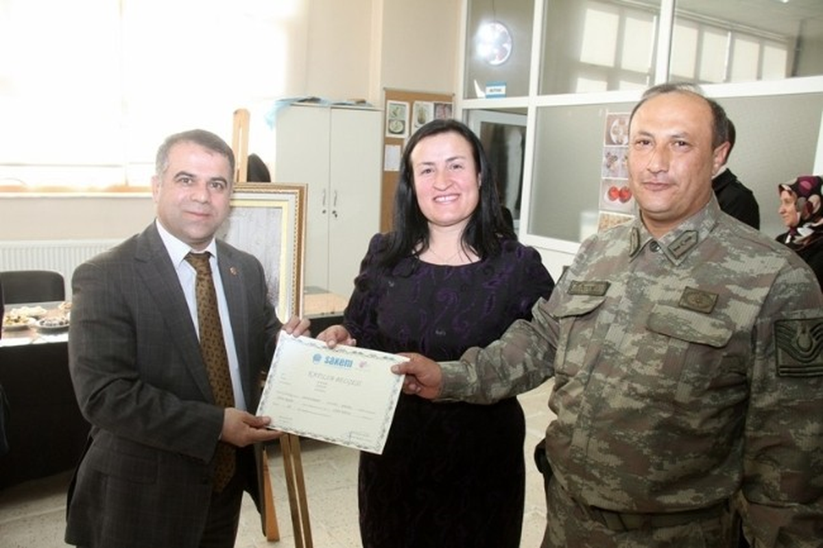 Başkan Aksoy Kursiyerlere Sertifikalarını Verdi