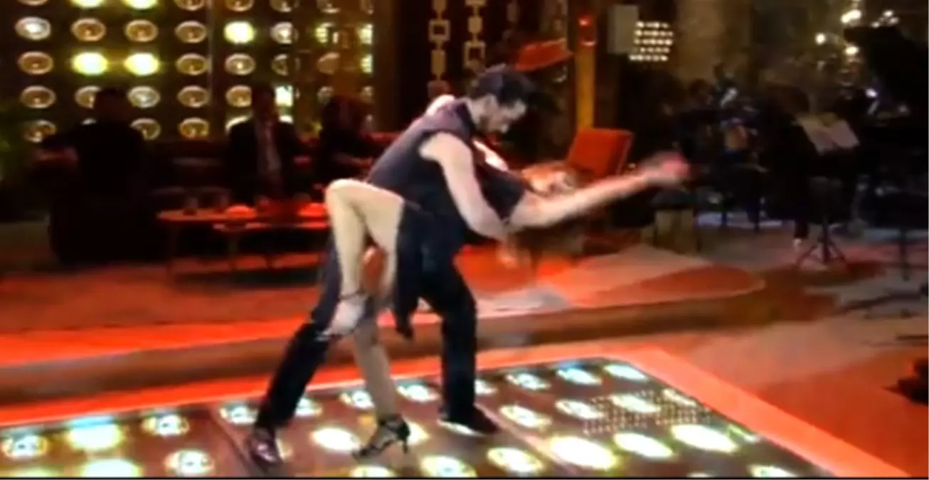 Gökçe Bahadır\'ın Dansı Beyaz Show\'a Damga Vurdu