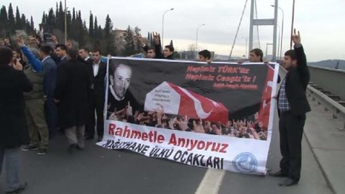 Boğaziçi Köprüsü\'nde Cinayet Protestosu: Köprüyü Trafiğe Kapattılar