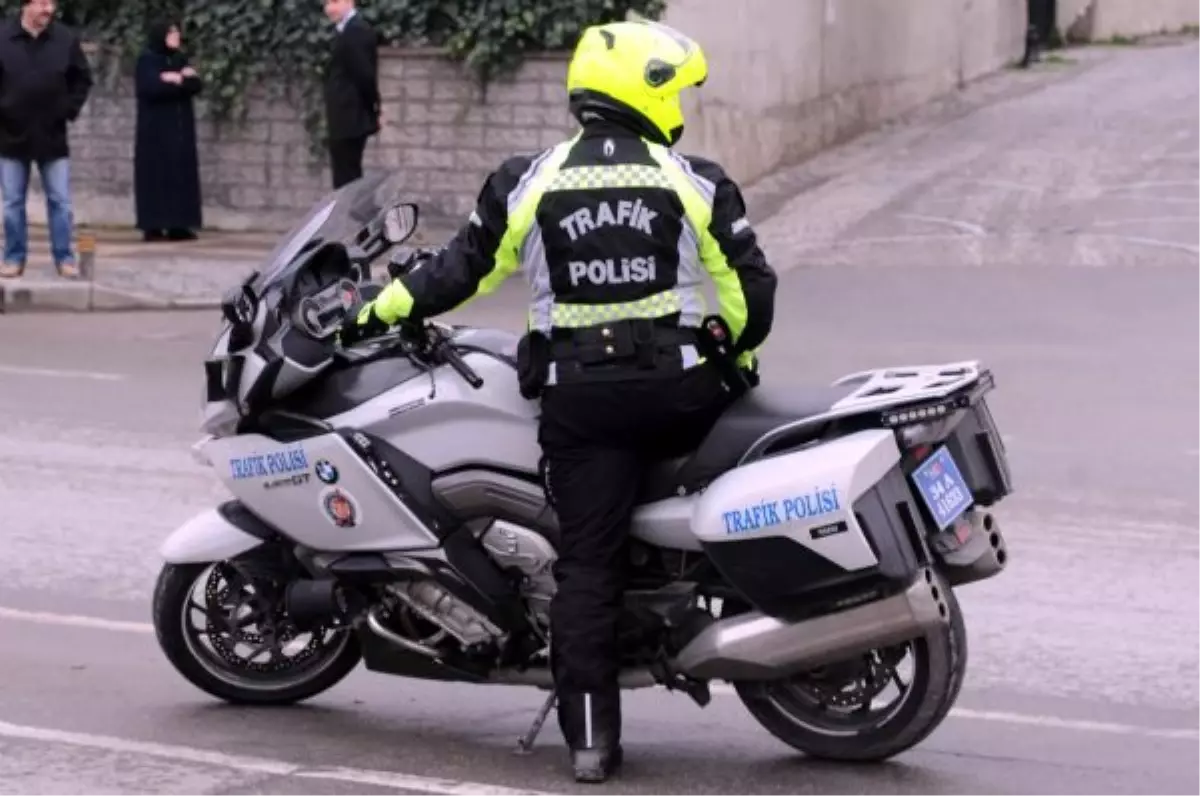 Başbakan\'ın Konvoyundaki Polislerin Kıyafetleri Değişti