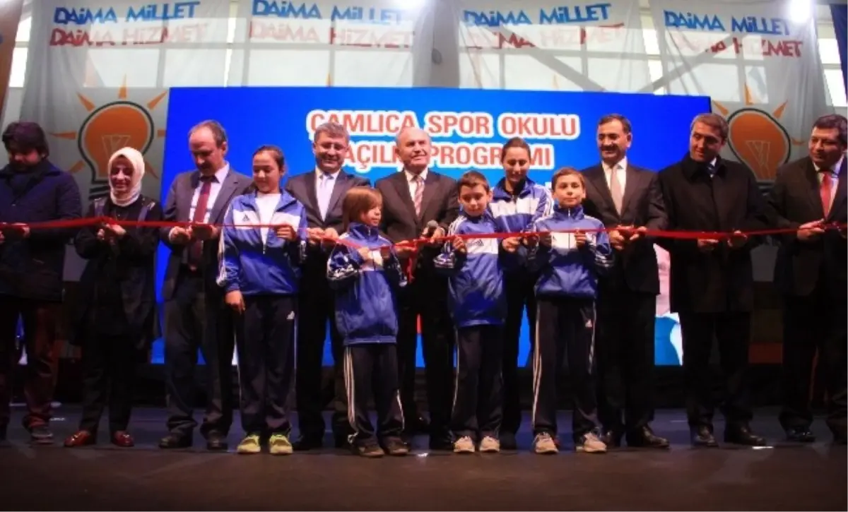 Çamlıca Spor Salonu\'nu Kadir Topbaş Açtı