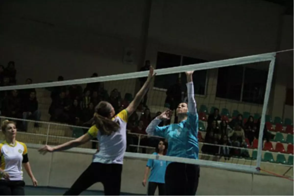 Diyarbakır\'da Kadın Voleybol Şenliği Başladı