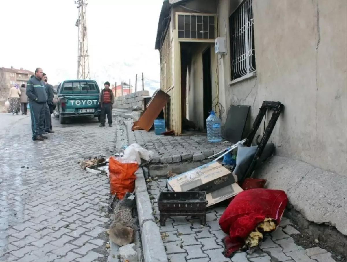 AK Parti Hakkari Adayı Kutluk, Evini Kundaklayanları Kınadı