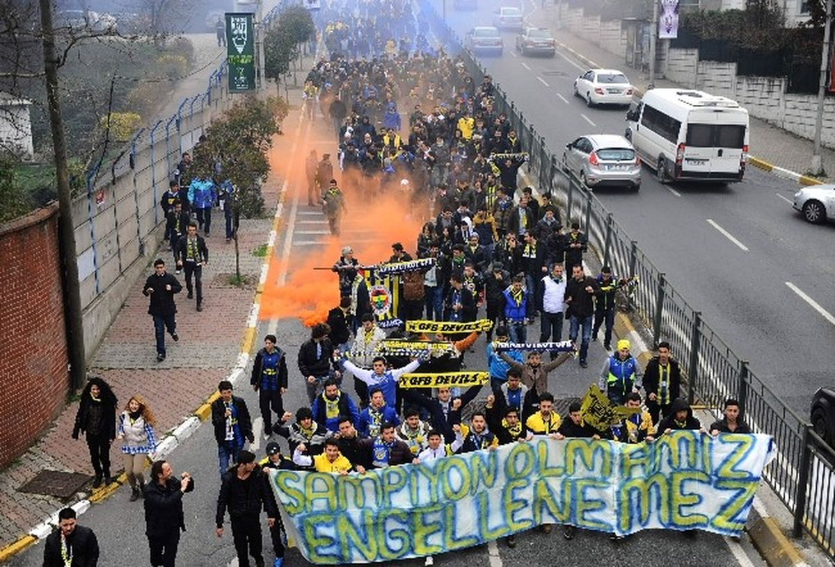 Fenerbahçeli Taraftarlar Tff Binasına Yürüdü