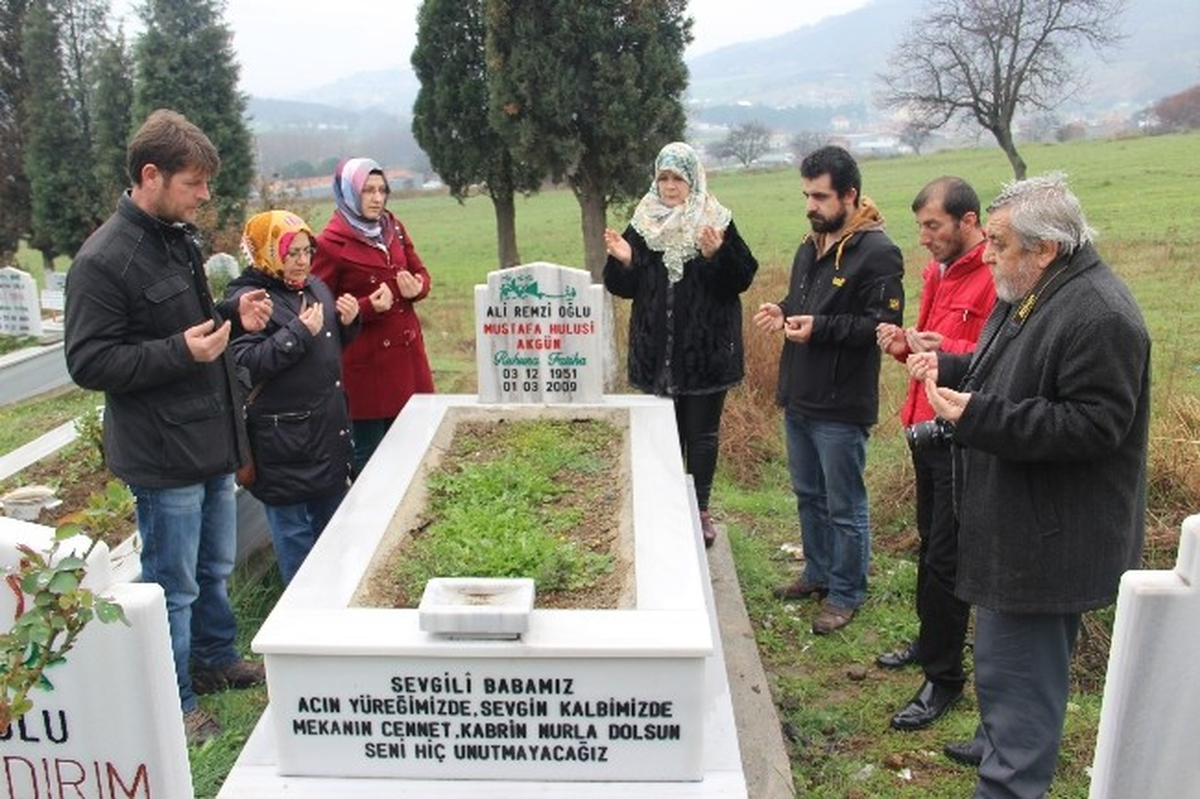 Gazeteci Akgün Mezarı Başında Anıldı