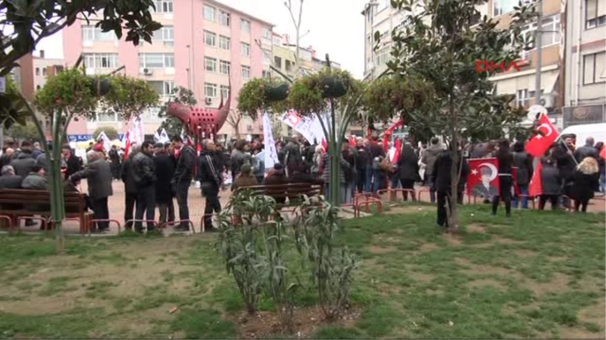 Kadıköy\'de Temsili Para Kasalarıyla Yürüdüler