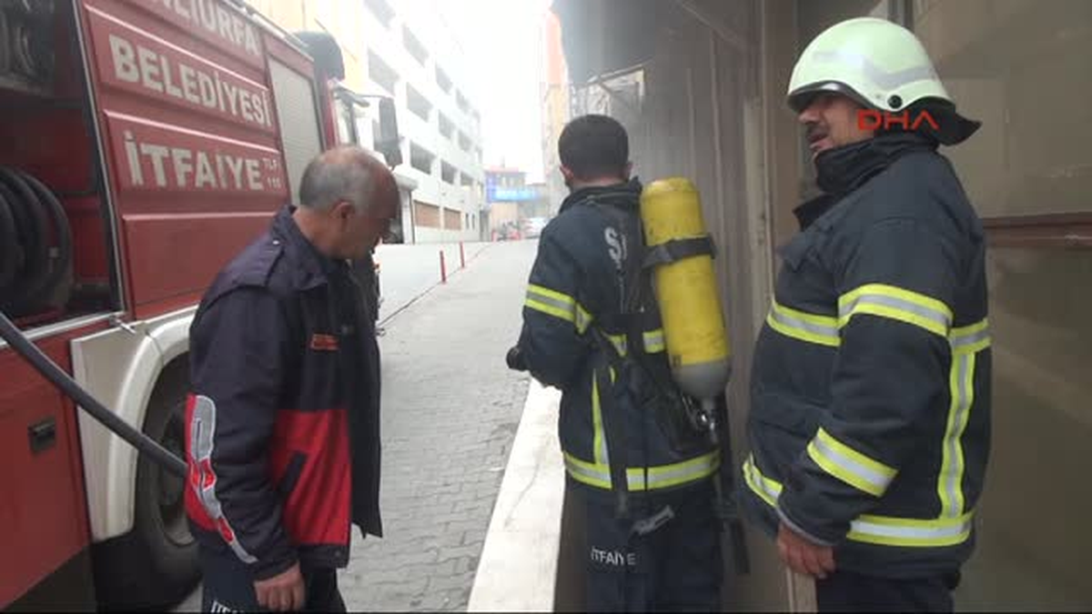 Kağıt Deposunda Çıkan Yangını İtfaiye Söndürdü