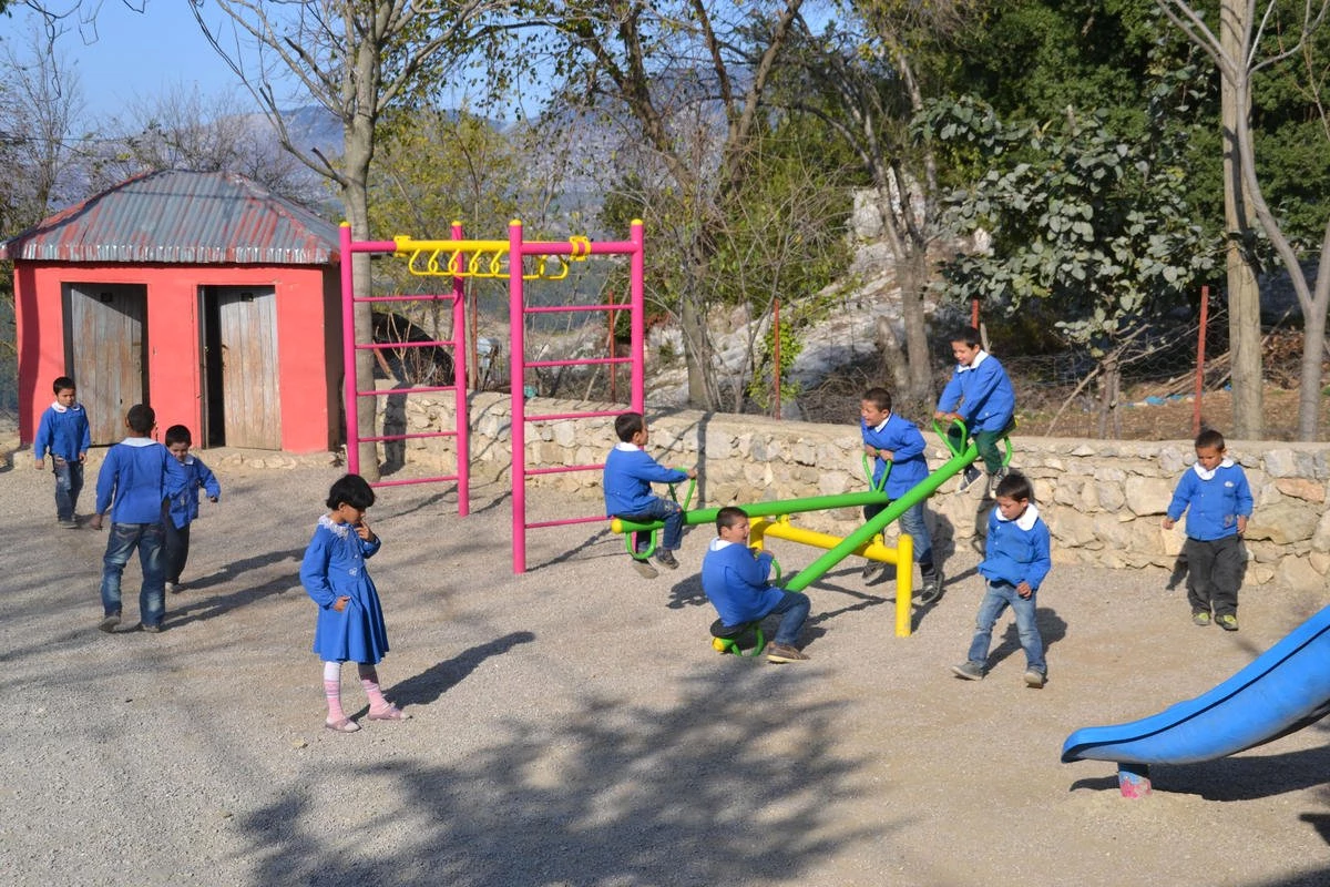 Andırın\'da Köylü Çocuklar Oyun Parklarına Kavuşuyor