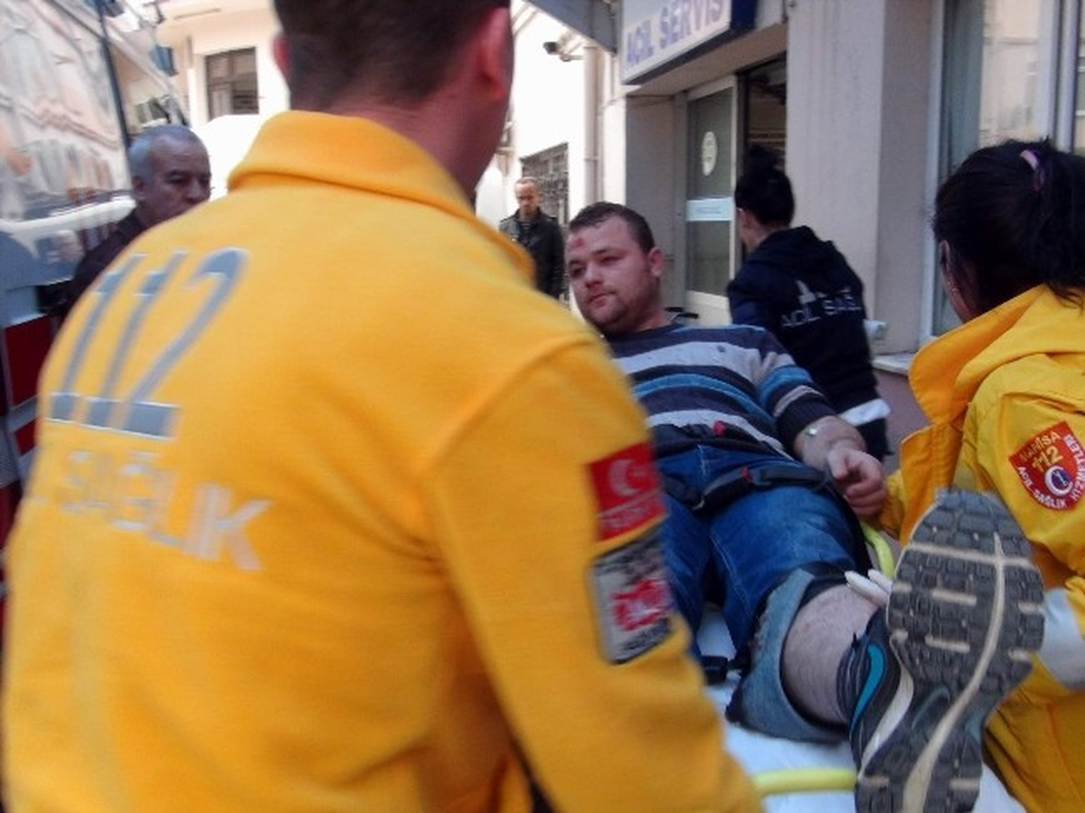 Manisa\'da Sürücüler Arasında Silahlı Kavga: 1 Yaralı