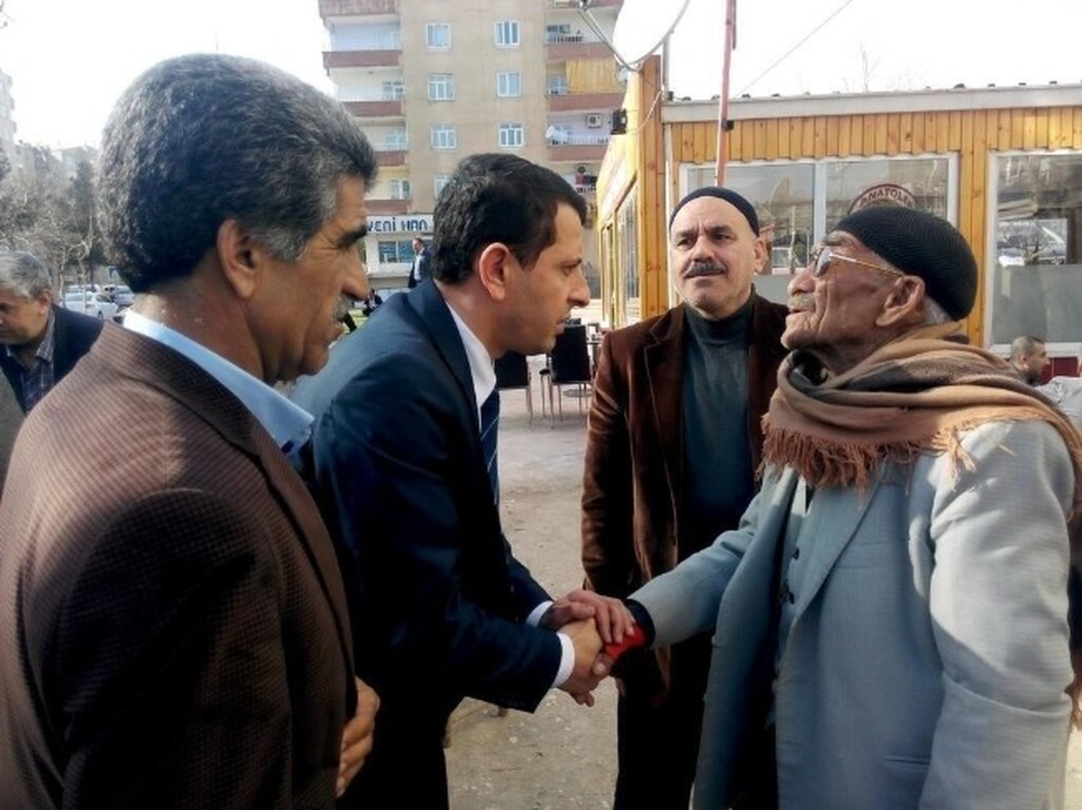 Parlak Sokak Sokak Dolaşıyor