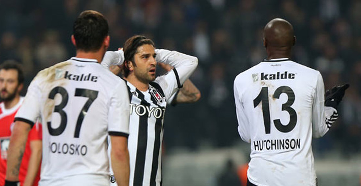 Uğur Boral, Antalyaspor Maçında Kale Ağzından Gol Kaçırdı