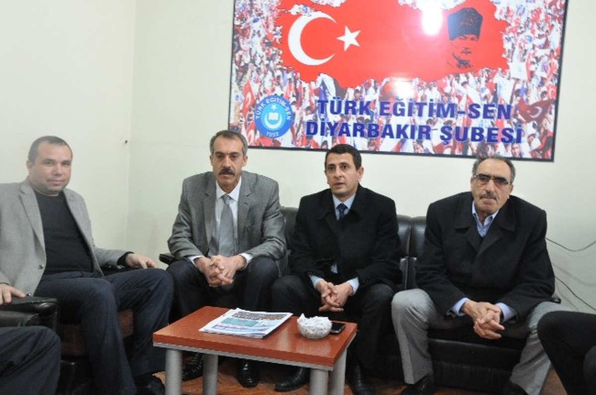 Ak Partili Başkan Adayı Parlak\'ın 5 Dilli Kütüphane Projesi